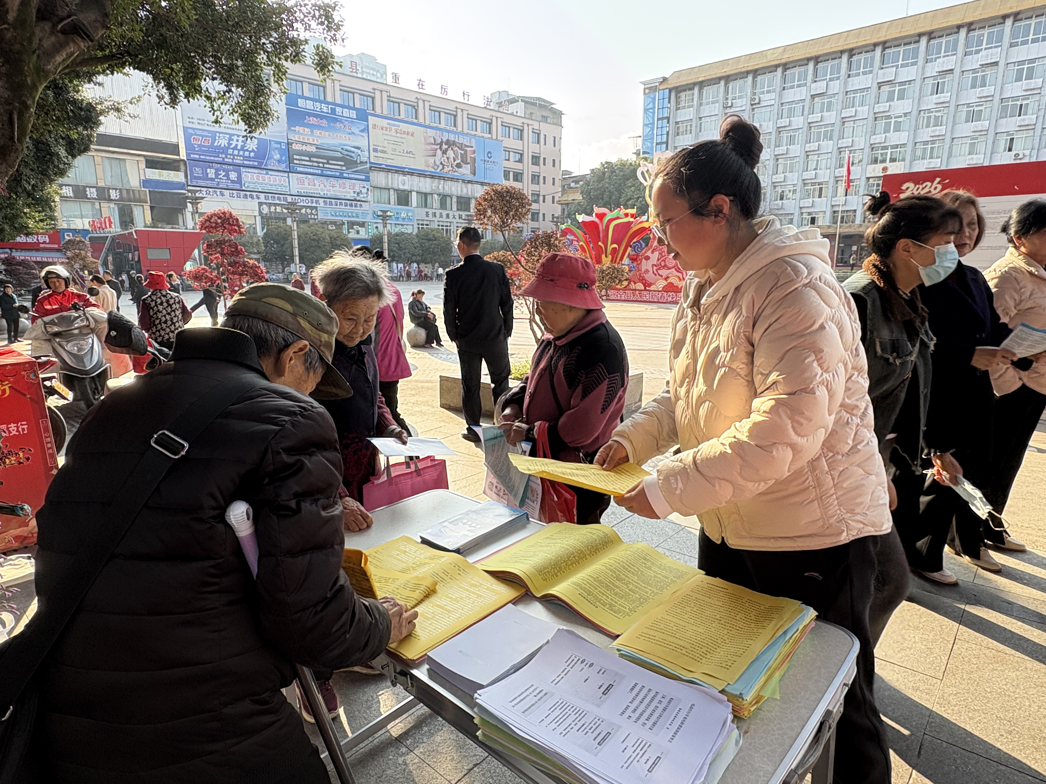苍溪县发改局开展“诚信守法经营  优化消费环境”宣传活动